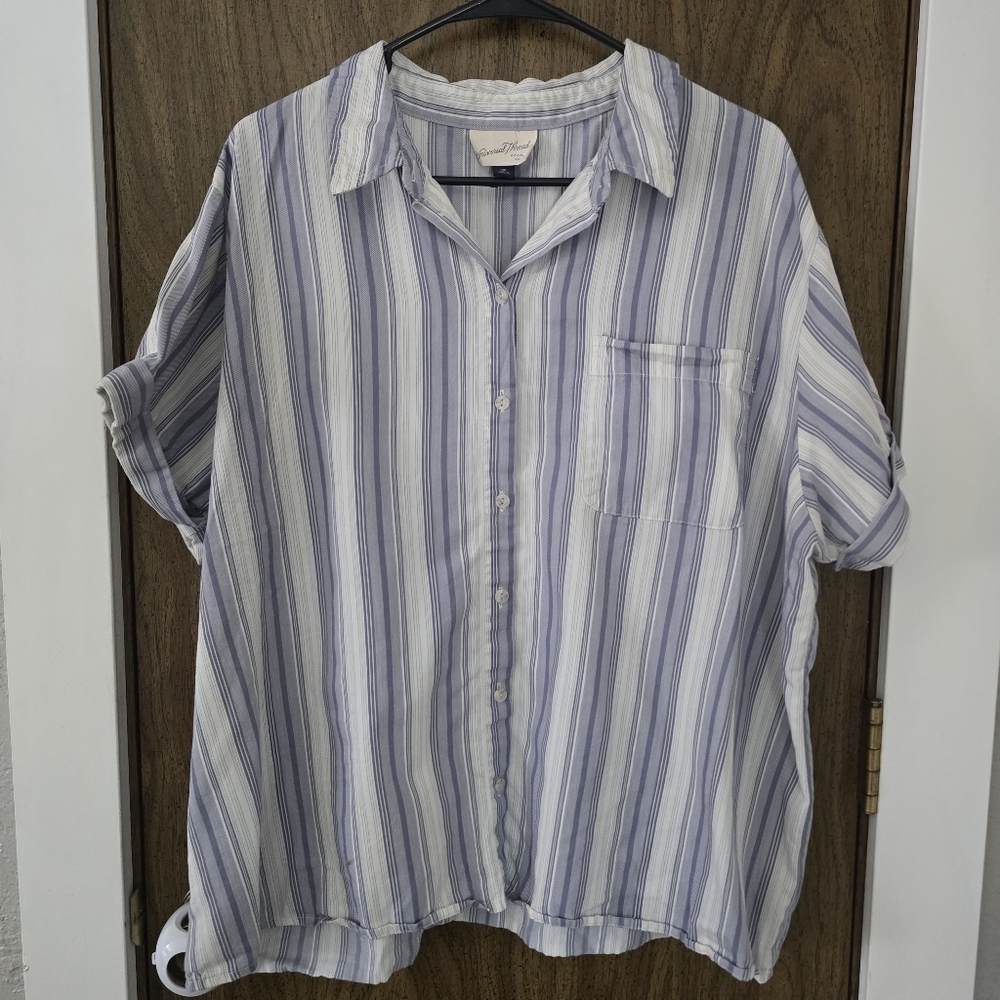 Universal Thread Purple Short Sleeves Button Front Top